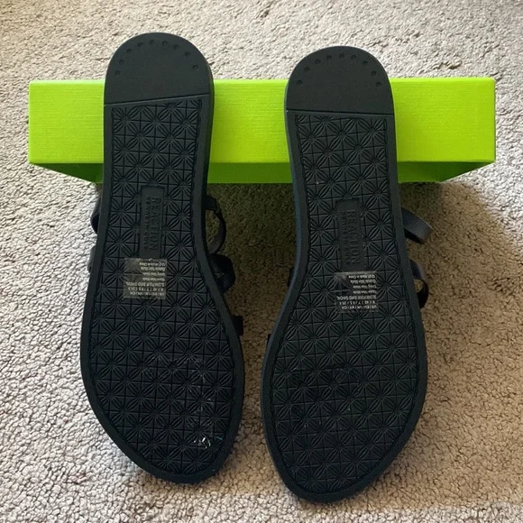 Kenneth Cole Reaction Womens Sloan Four Band Faux Leather Strappy Slide Sandals - Picture 2 of 3